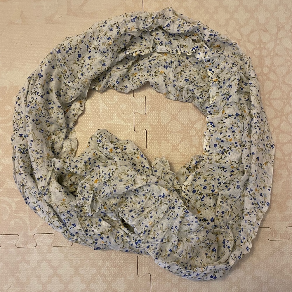 Floral scarf NWOT